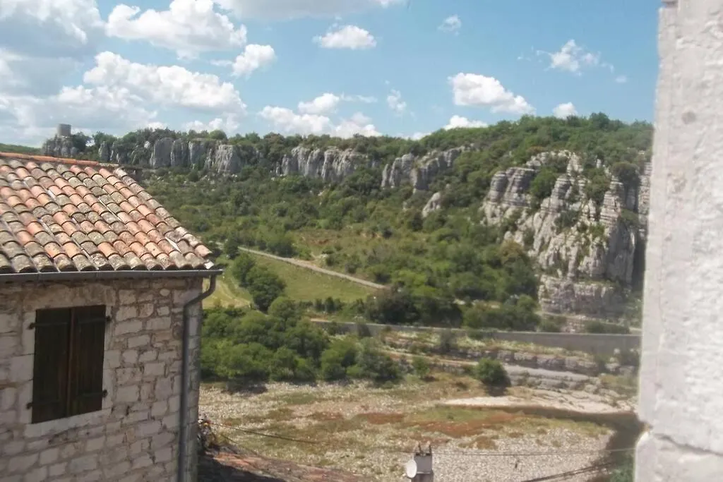 maison pierre et voûte au cœur du village Balazuc Hébergement de vacances