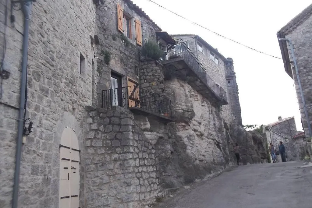 maison pierre et voûte au cœur du village Balazuc France