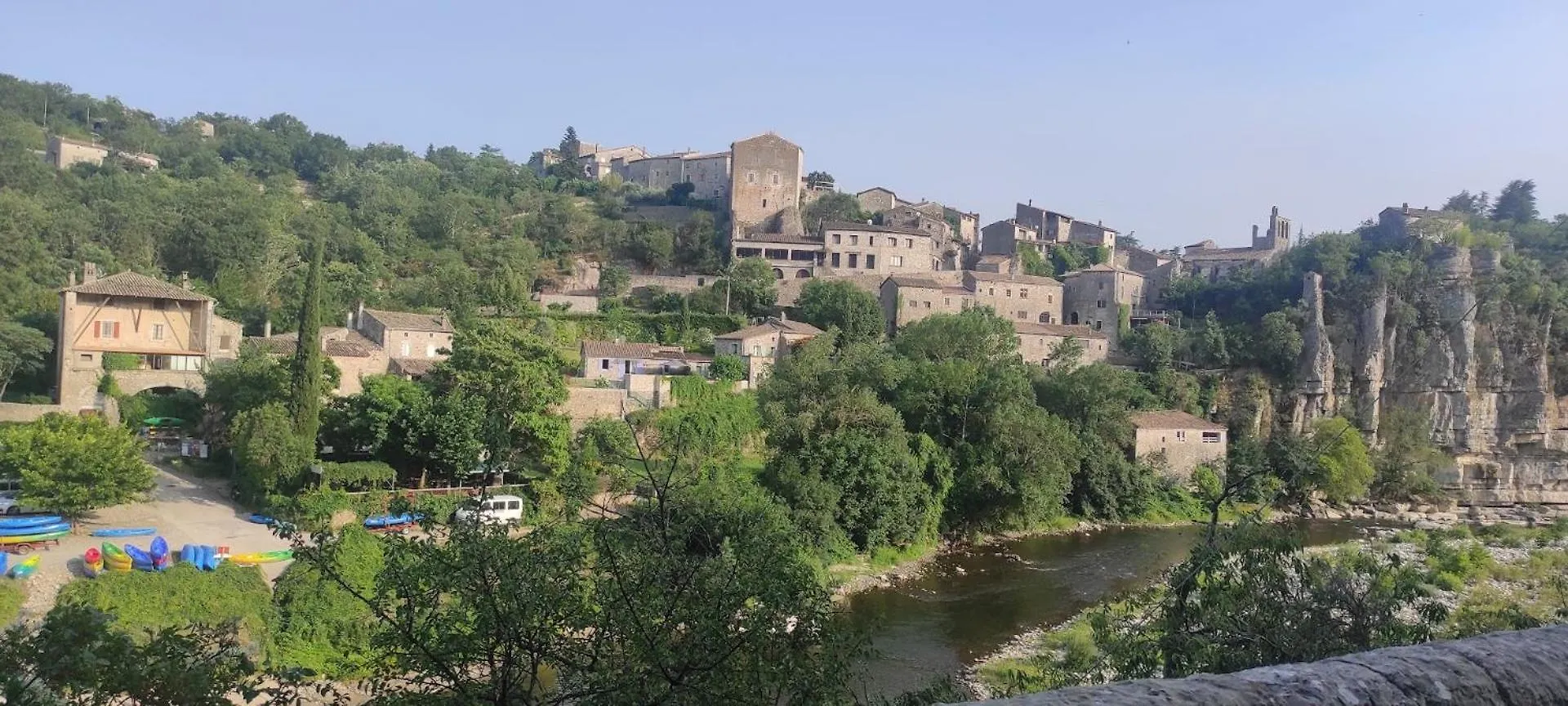 maison pierre et voûte au cœur du village Balazuc France