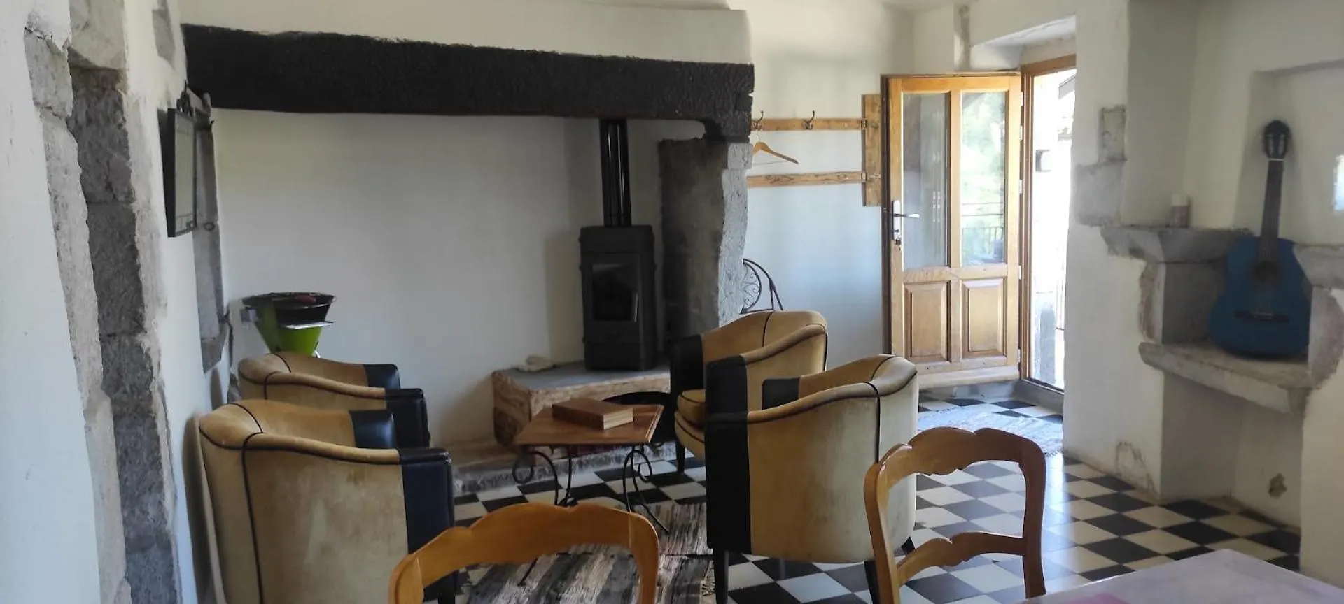 maison pierre et voûte au cœur du village Balazuc
