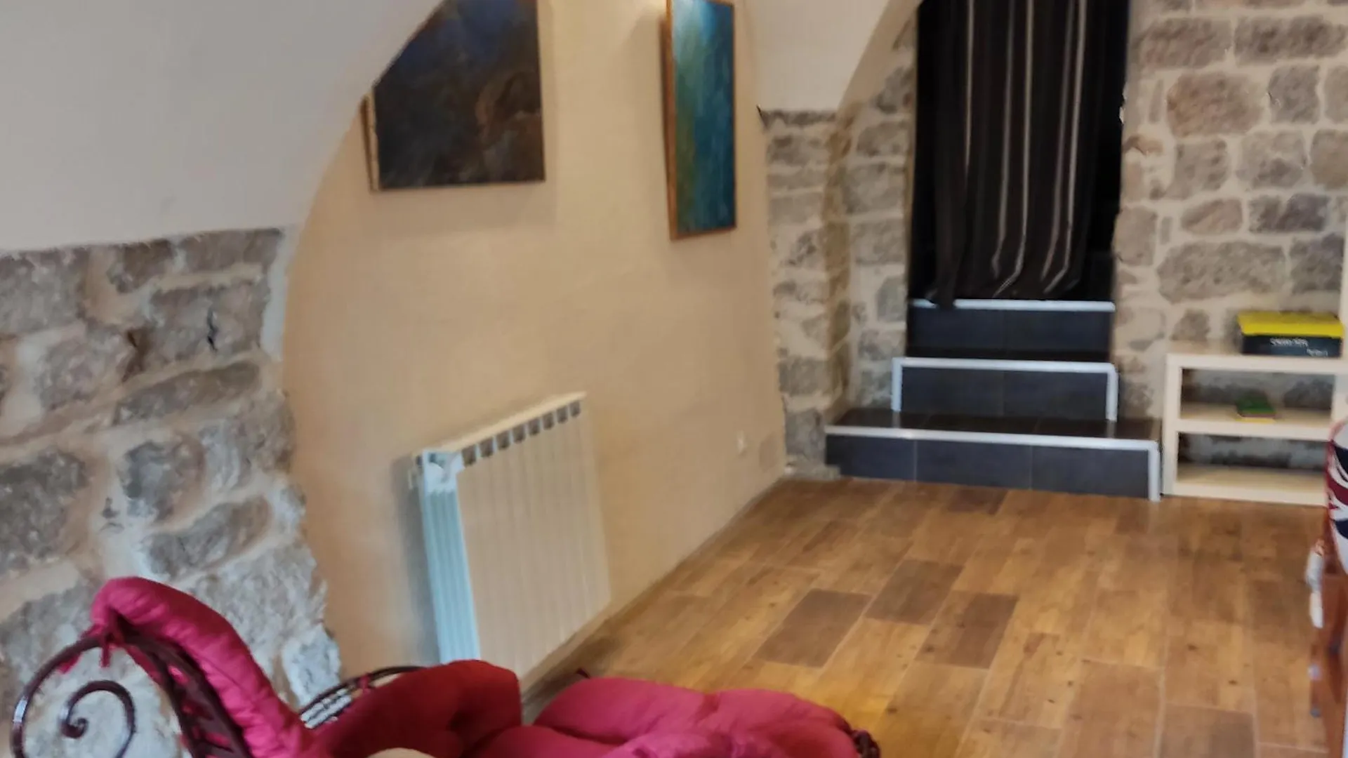 maison pierre et voûte au cœur du village Balazuc